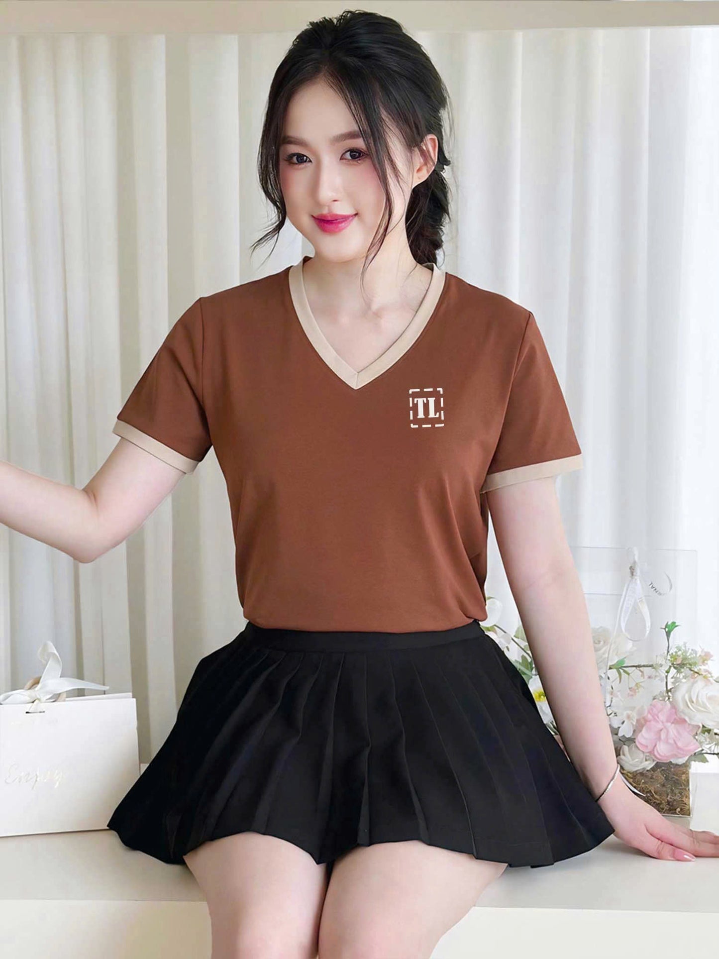 Áo thun nữ tay ngắn - In logo chữ TL