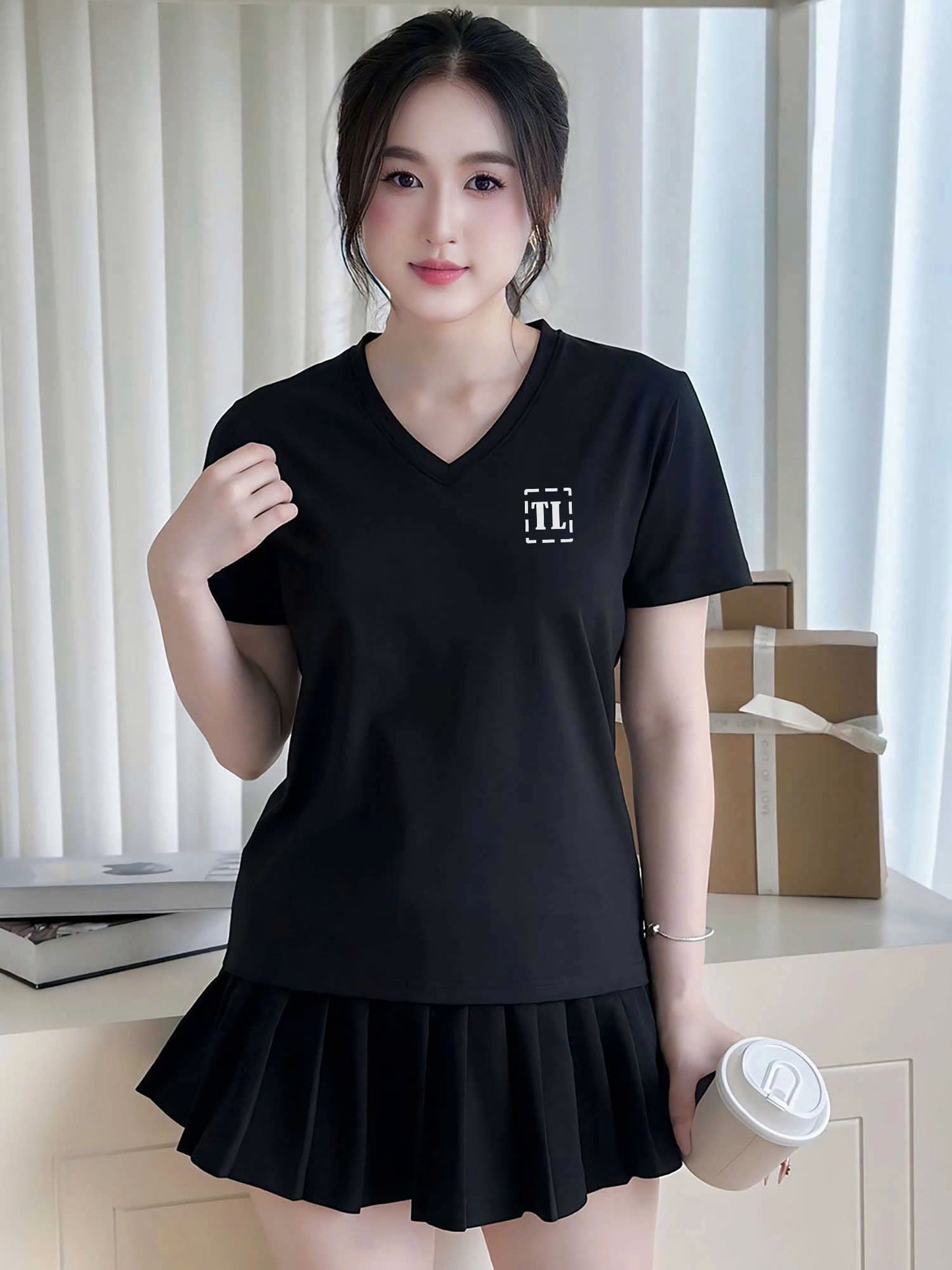 Áo thun nữ tay ngắn - In logo chữ TL