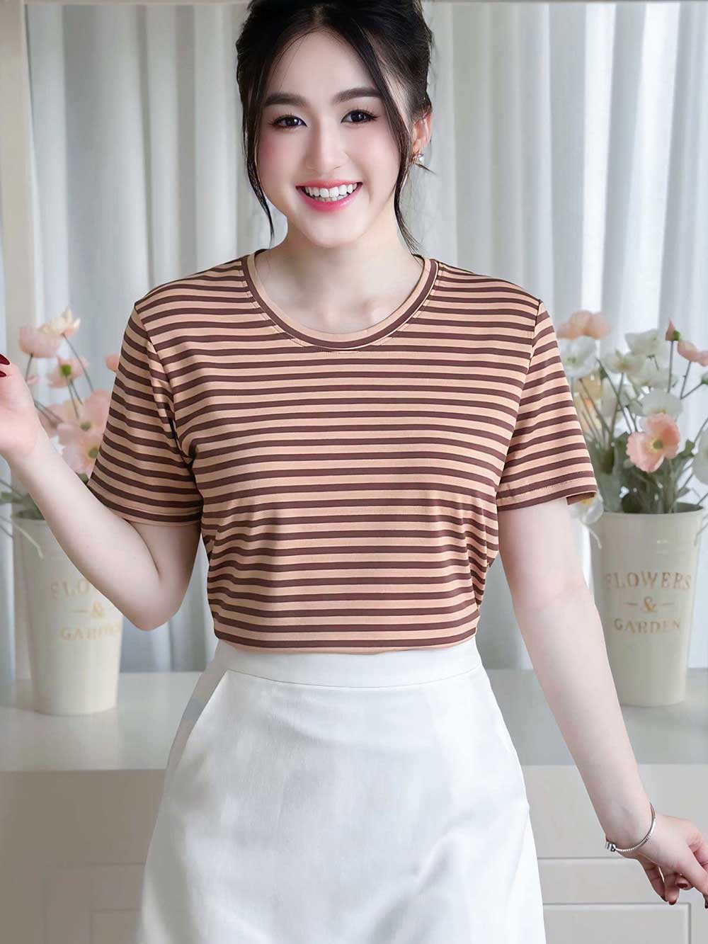 Áo thun nữ cổ tròn, họa tiết kẻ sọc, kiểu dáng trẻ trung - Mã BSB