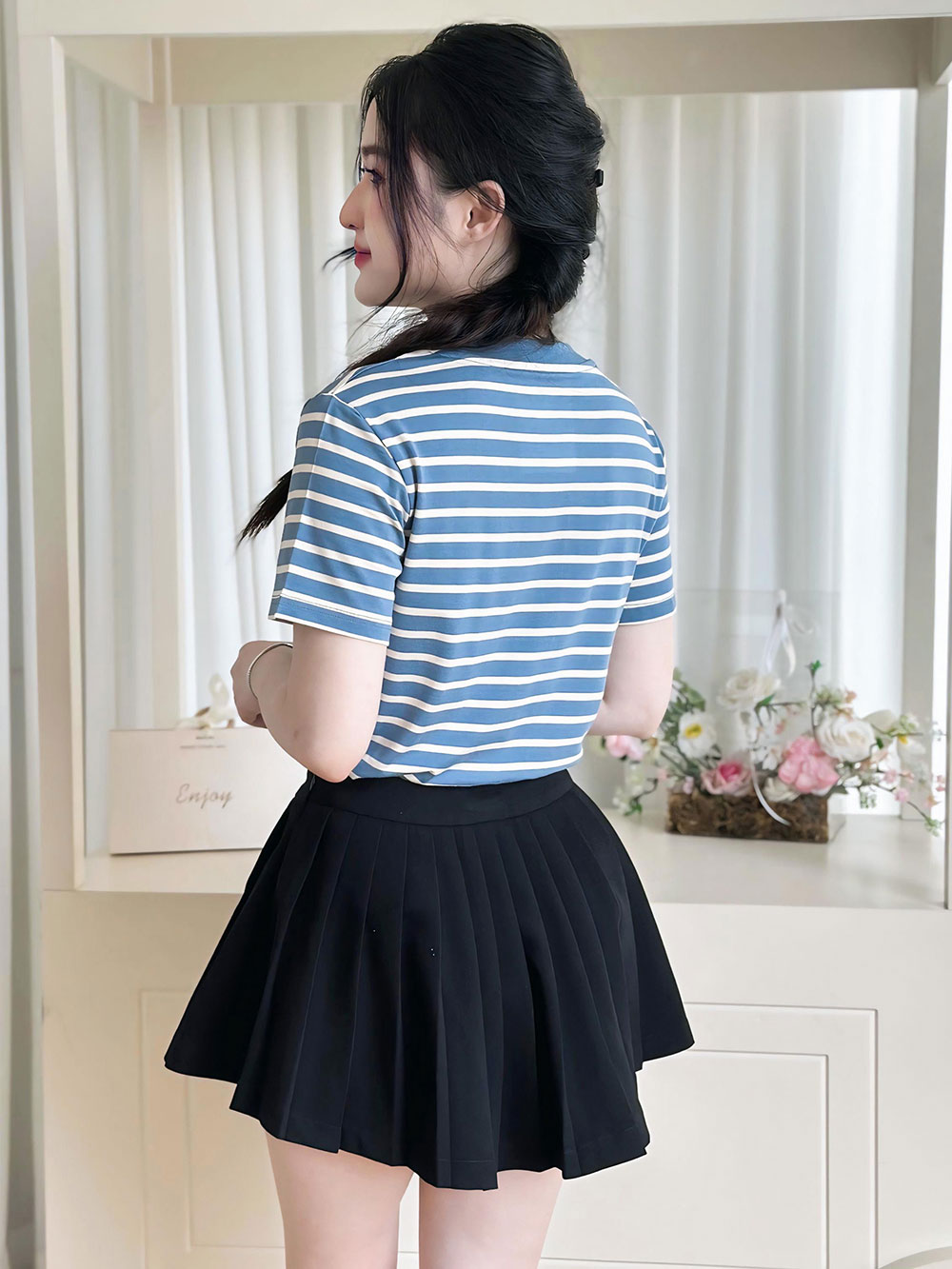 Áo Thun Nữ Tay Ngắn-Họa Tiết Kẻ Sọc-Cổ V-Mã BSV