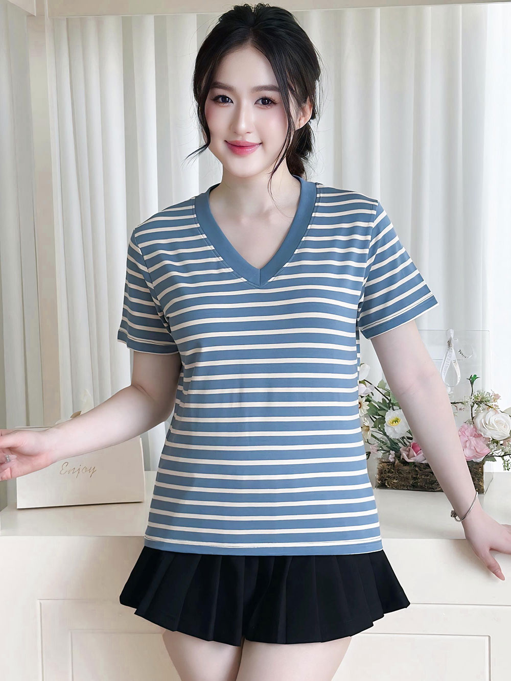 Áo Thun Nữ Tay Ngắn-Họa Tiết Kẻ Sọc-Cổ V-Mã BSV