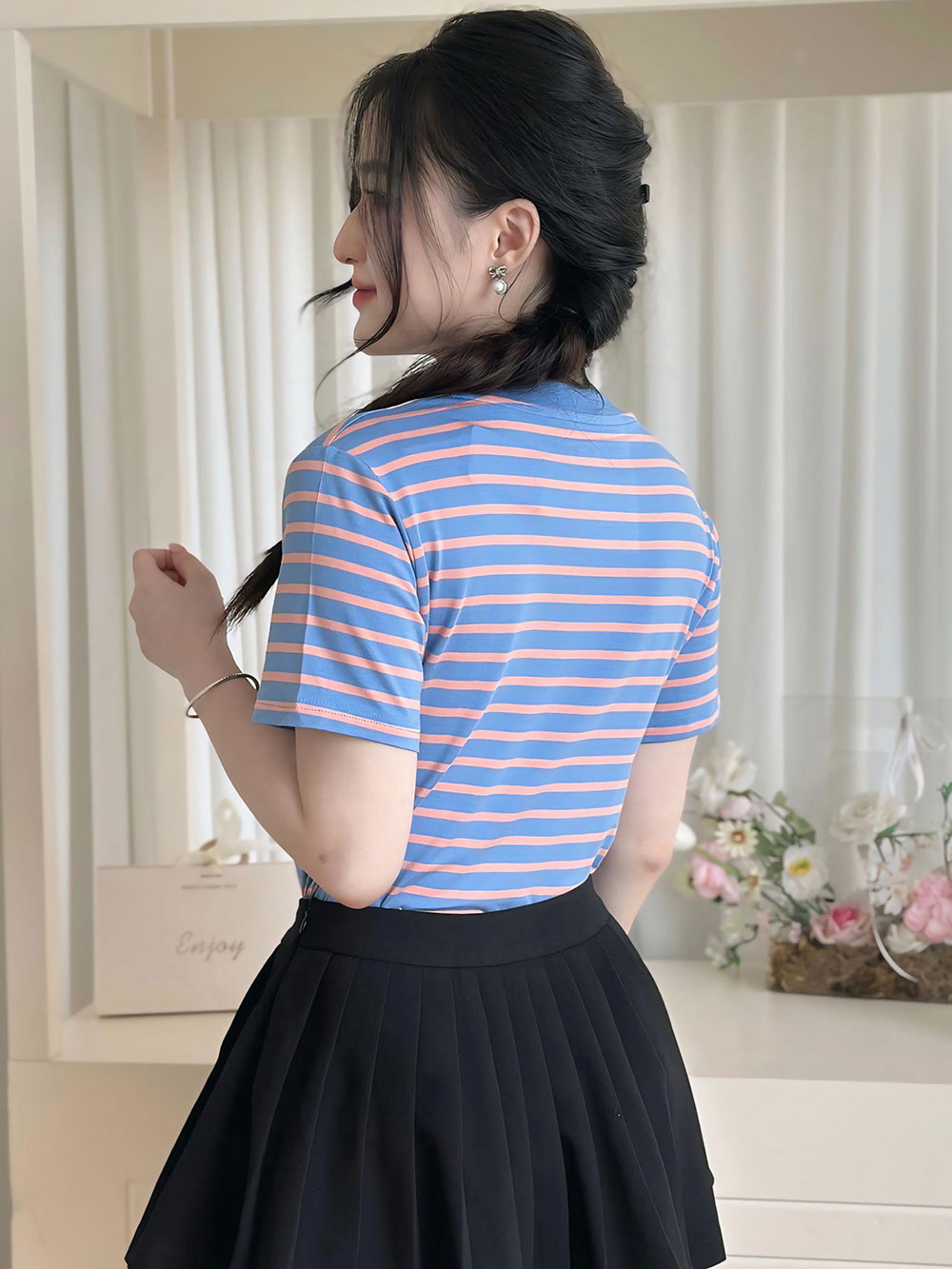 Áo Thun Nữ Tay Ngắn-Họa Tiết Kẻ Sọc-Cổ V-Mã BSV