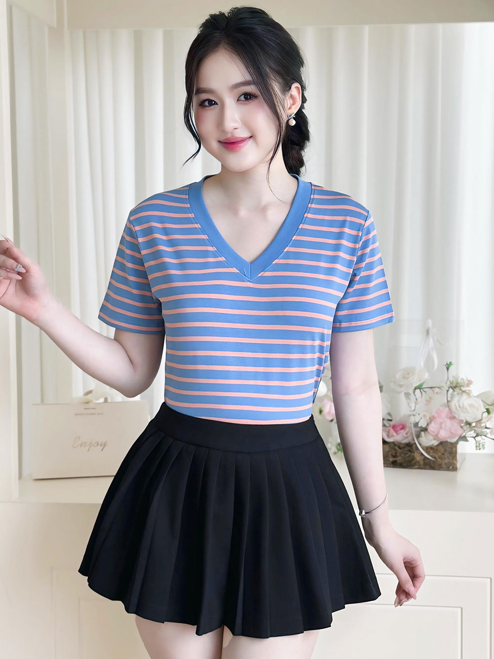 Áo Thun Nữ Tay Ngắn-Họa Tiết Kẻ Sọc-Cổ V-Mã BSV