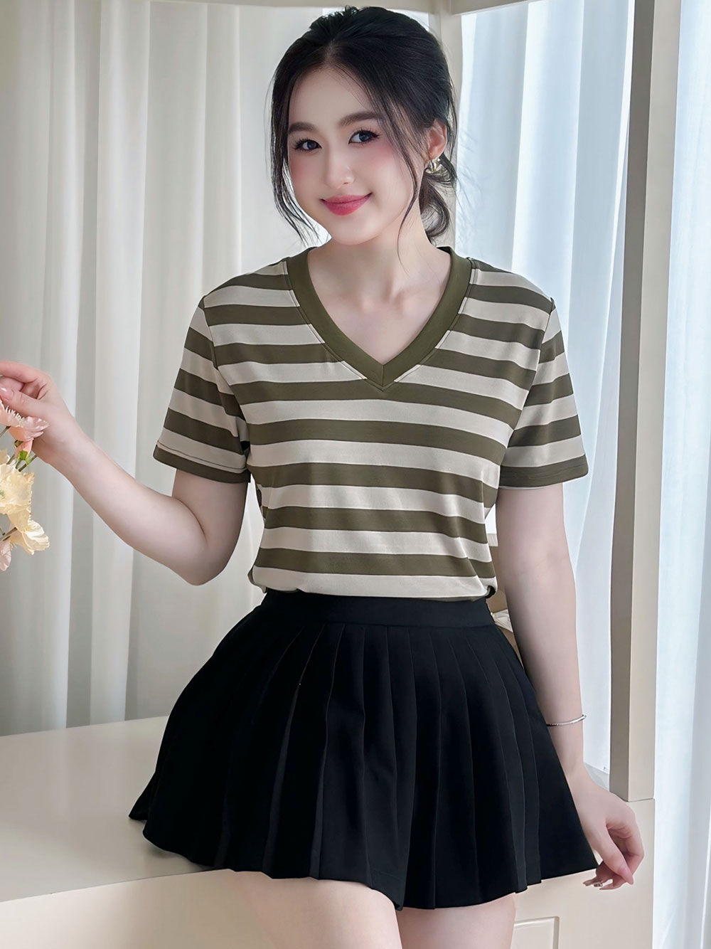 Áo Thun Nữ Tay Ngắn-Họa Tiết Kẻ Sọc-Cổ V-Mã BSV
