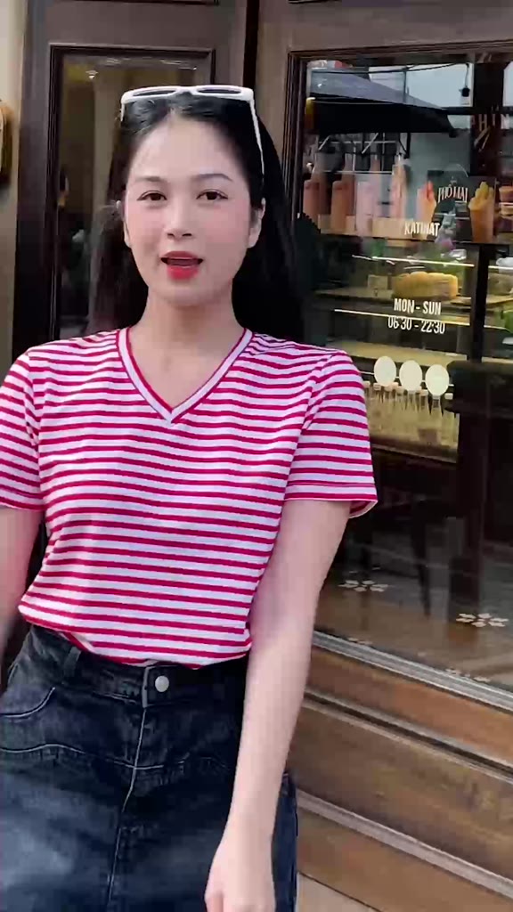 Áo thun nữ Tay ngắn-Cổ tim-Họa tiết kẻ sọc-Mã BSA